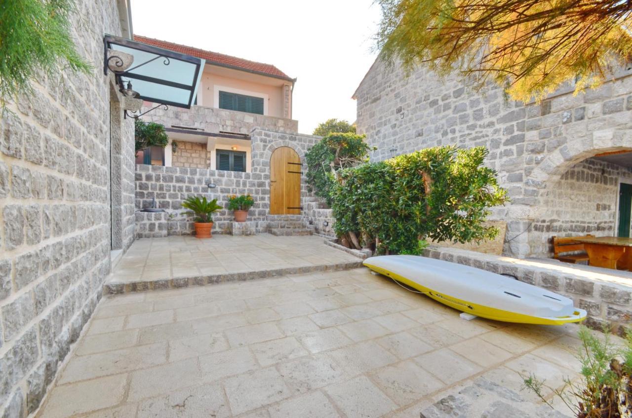 Leut Stone Residence Tivat Bagian luar foto