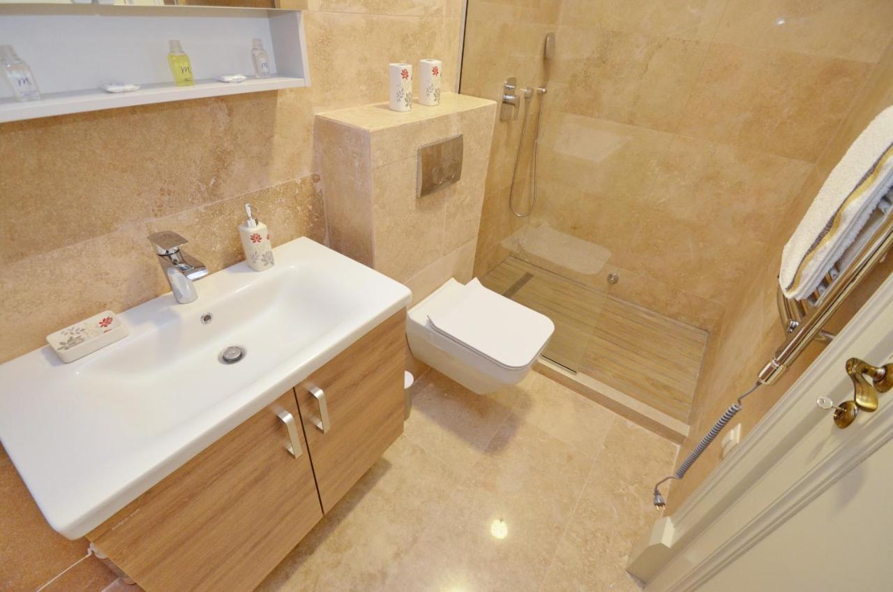 Leut Stone Residence Tivat Bagian luar foto