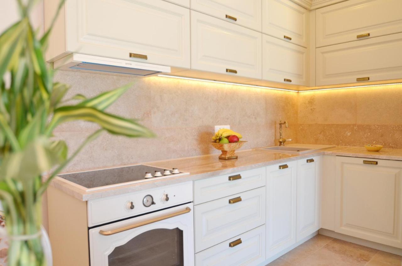 Leut Stone Residence Tivat Bagian luar foto