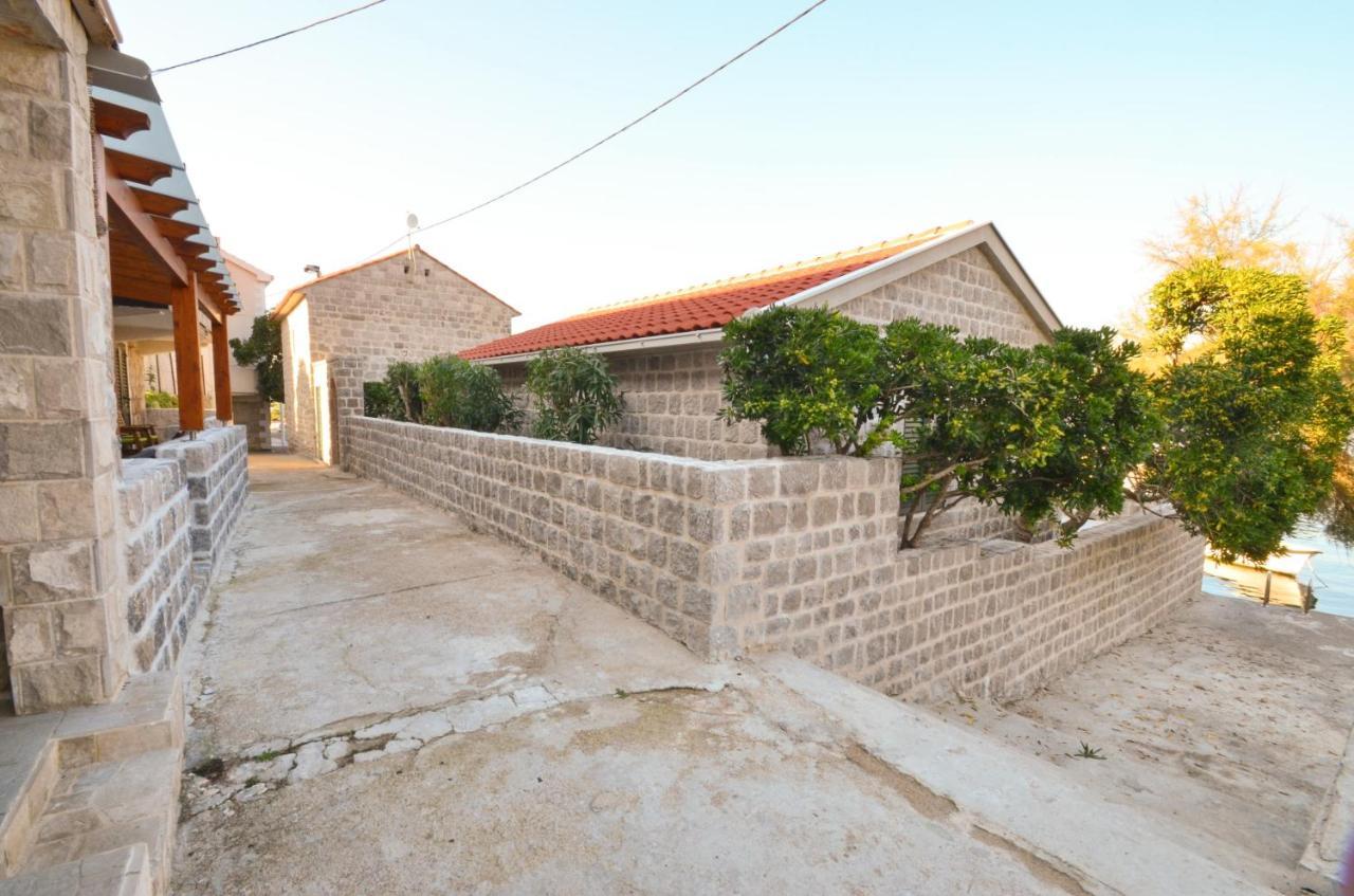 Leut Stone Residence Tivat Bagian luar foto