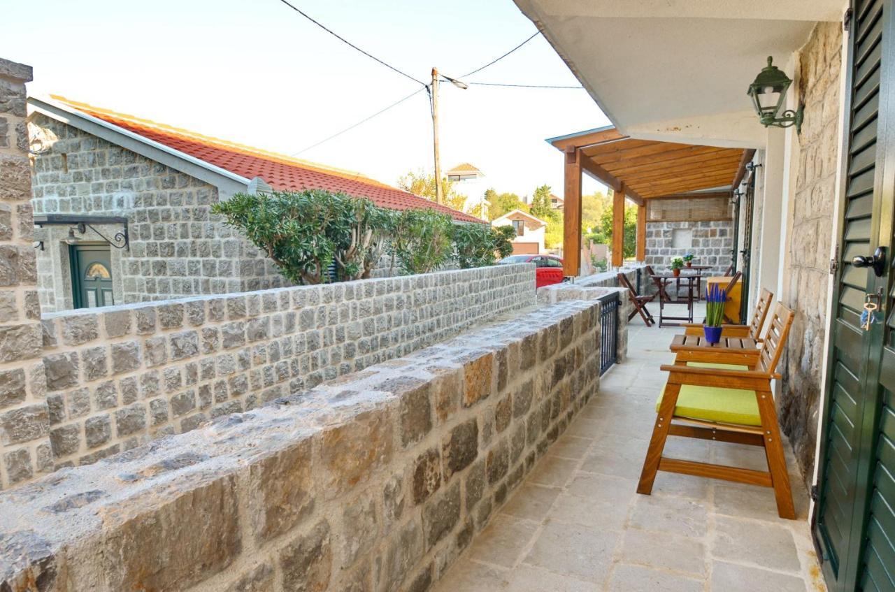 Leut Stone Residence Tivat Bagian luar foto