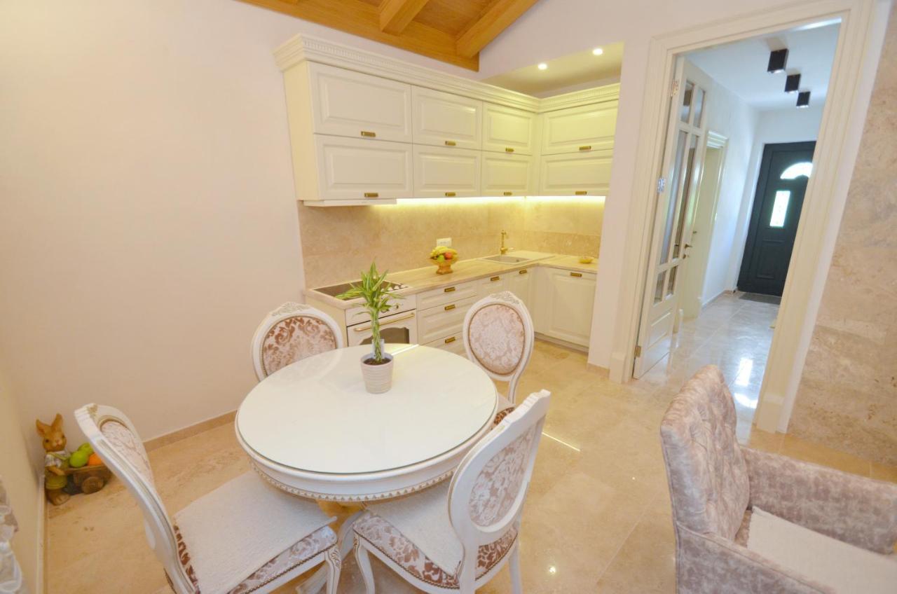 Leut Stone Residence Tivat Bagian luar foto