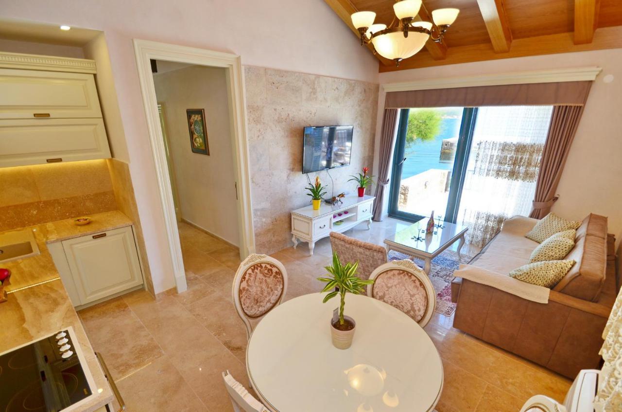 Leut Stone Residence Tivat Bagian luar foto