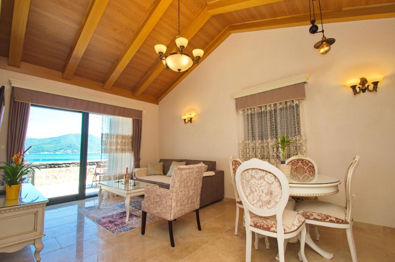 Leut Stone Residence Tivat Bagian luar foto