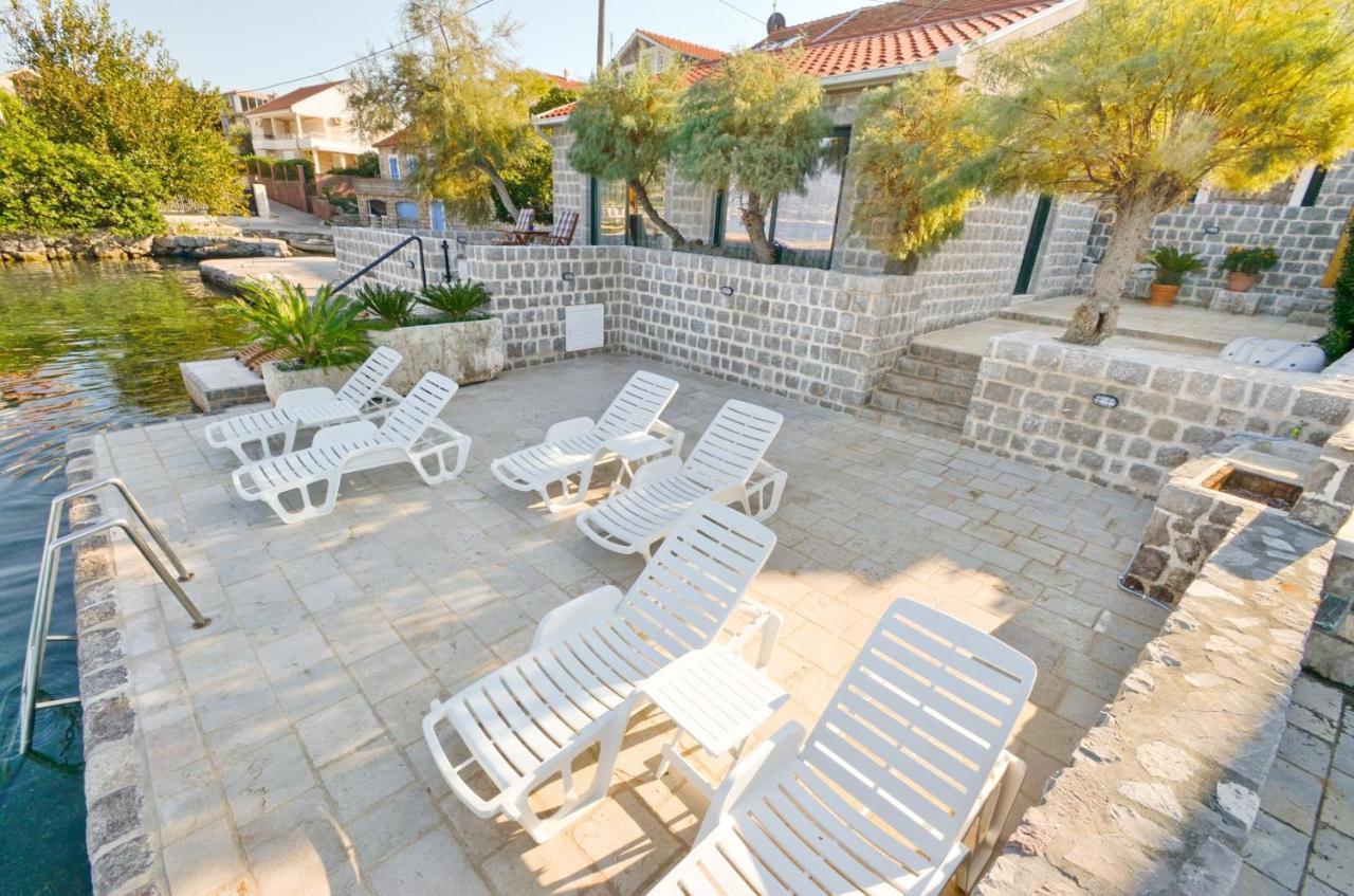 Leut Stone Residence Tivat Bagian luar foto