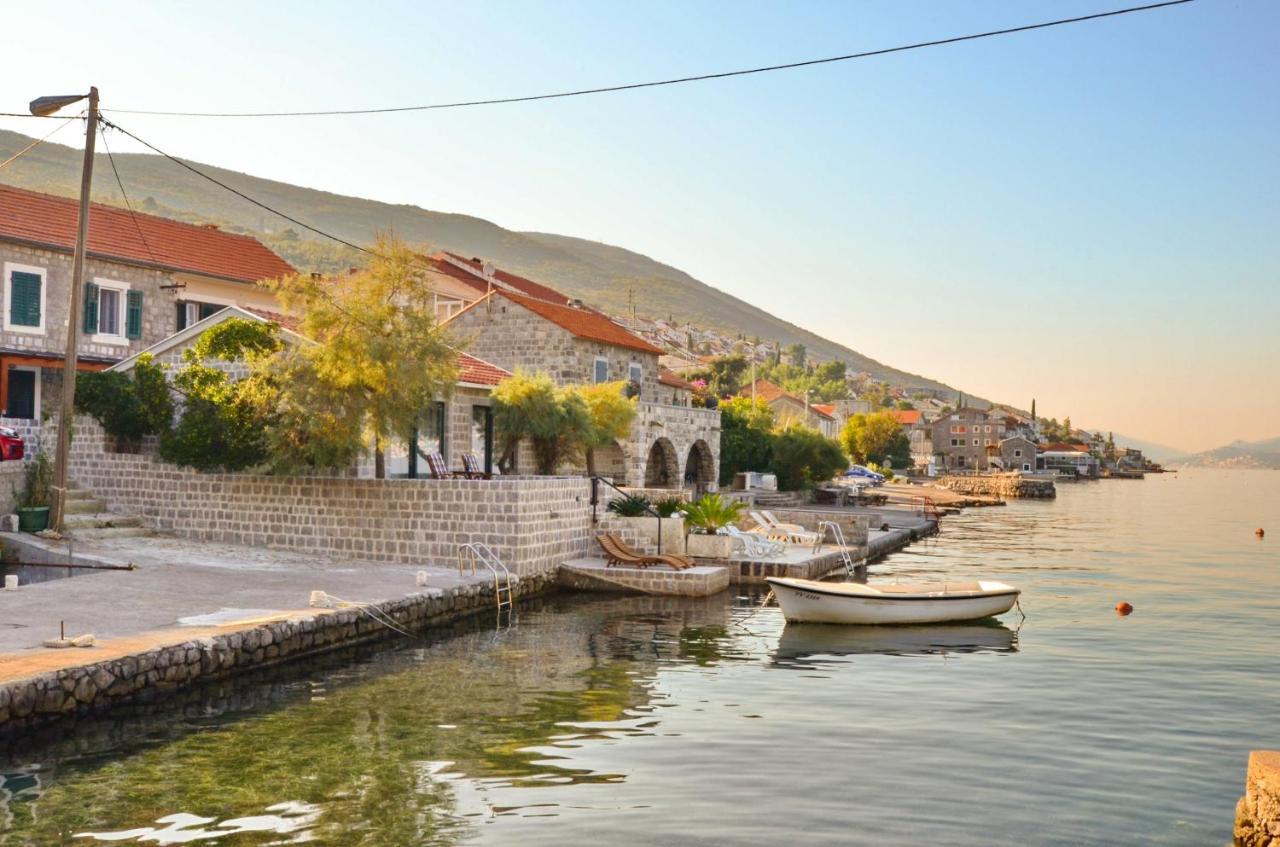 Leut Stone Residence Tivat Bagian luar foto