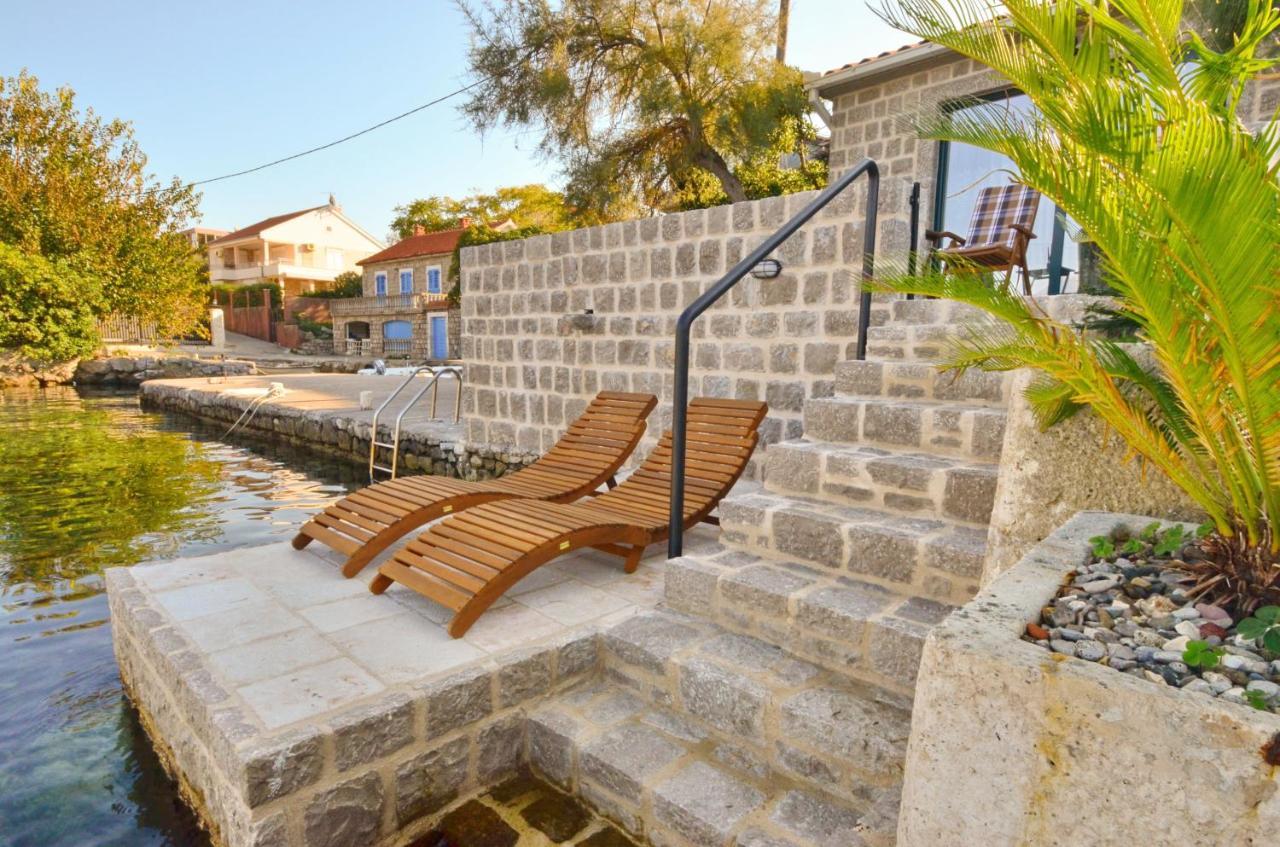 Leut Stone Residence Tivat Bagian luar foto