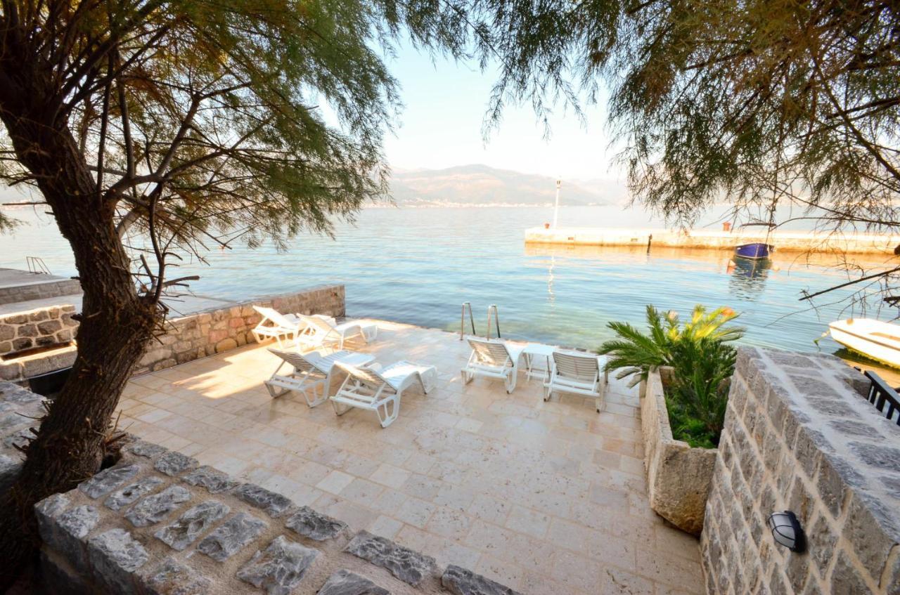 Leut Stone Residence Tivat Bagian luar foto