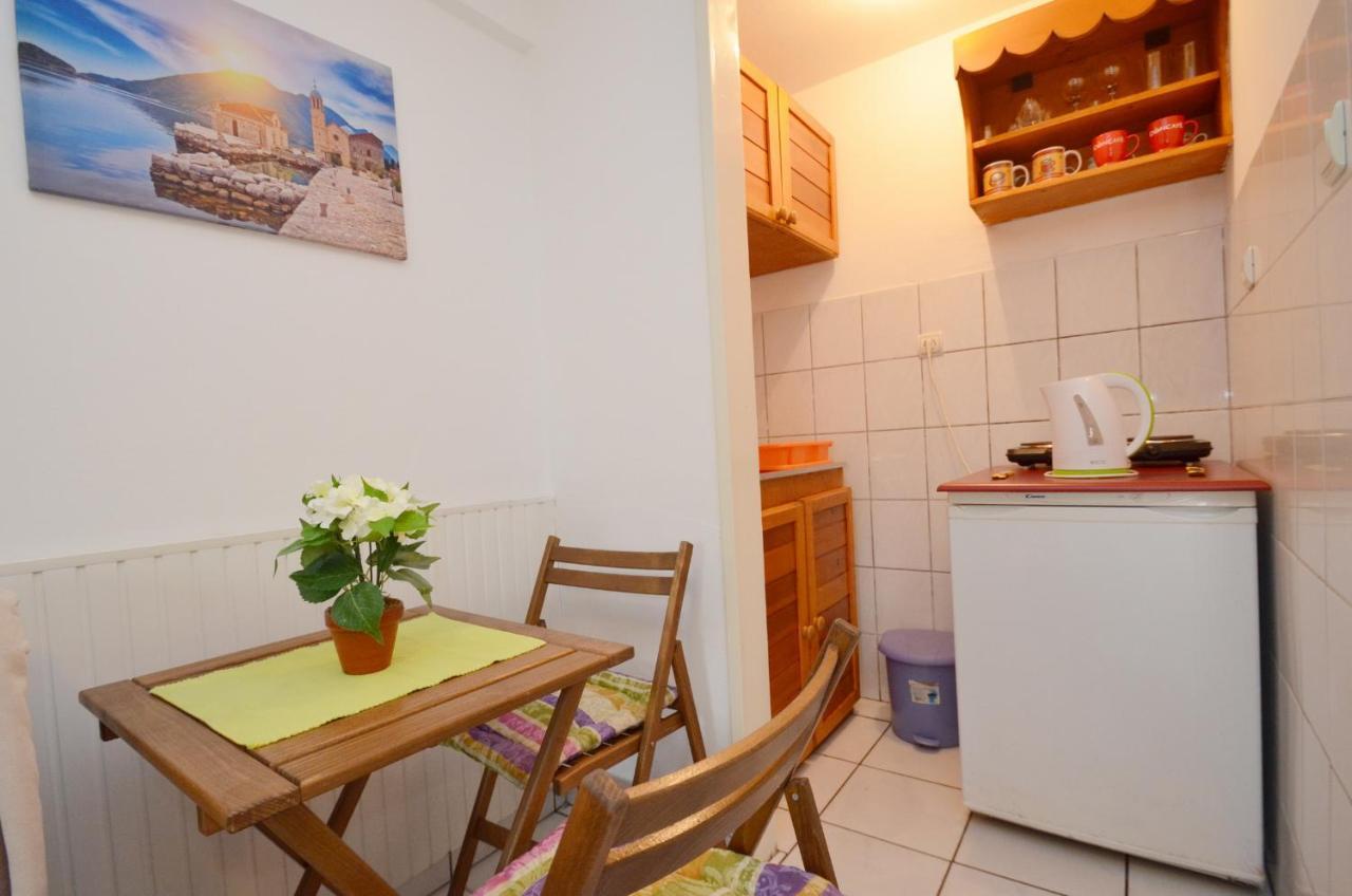 Leut Stone Residence Tivat Bagian luar foto