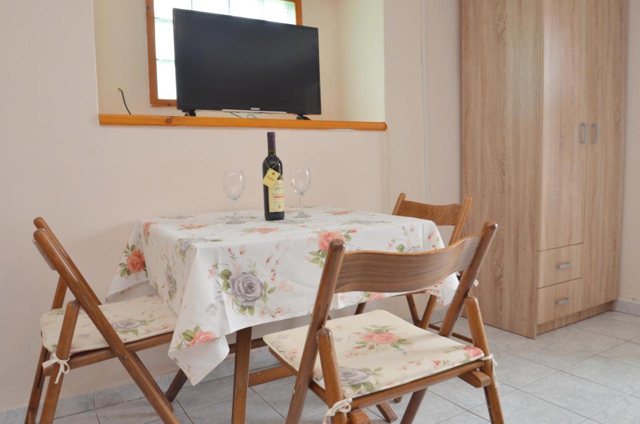 Leut Stone Residence Tivat Bagian luar foto