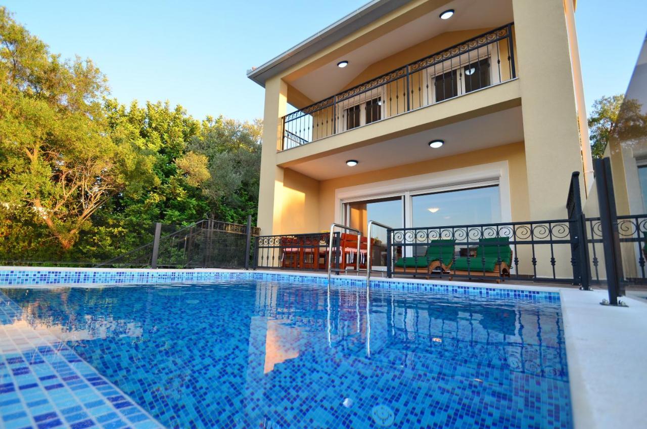 Leut Stone Residence Tivat Bagian luar foto