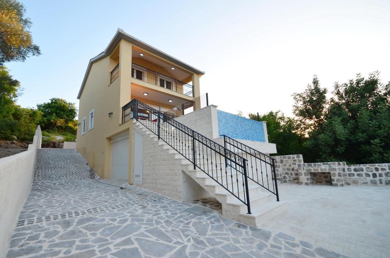 Leut Stone Residence Tivat Bagian luar foto