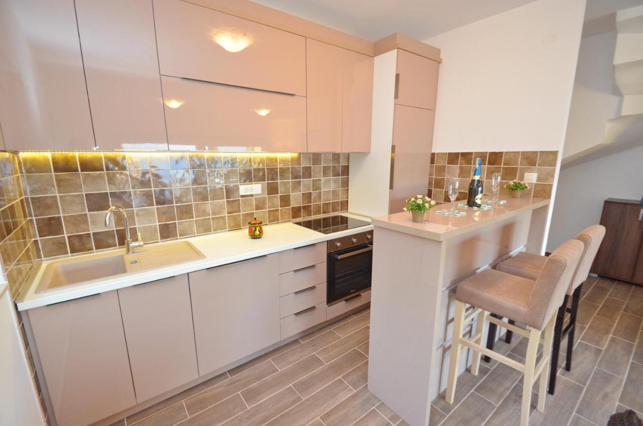 Leut Stone Residence Tivat Bagian luar foto
