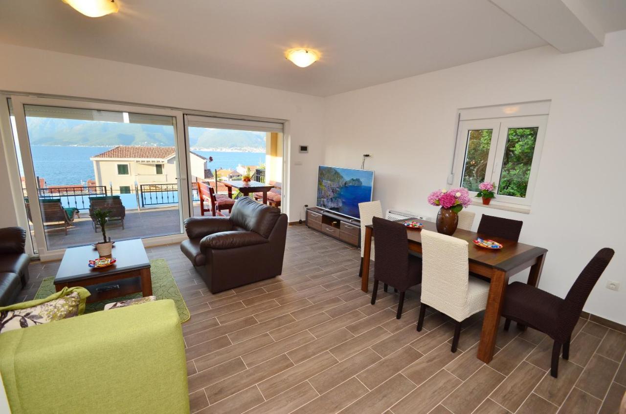 Leut Stone Residence Tivat Bagian luar foto