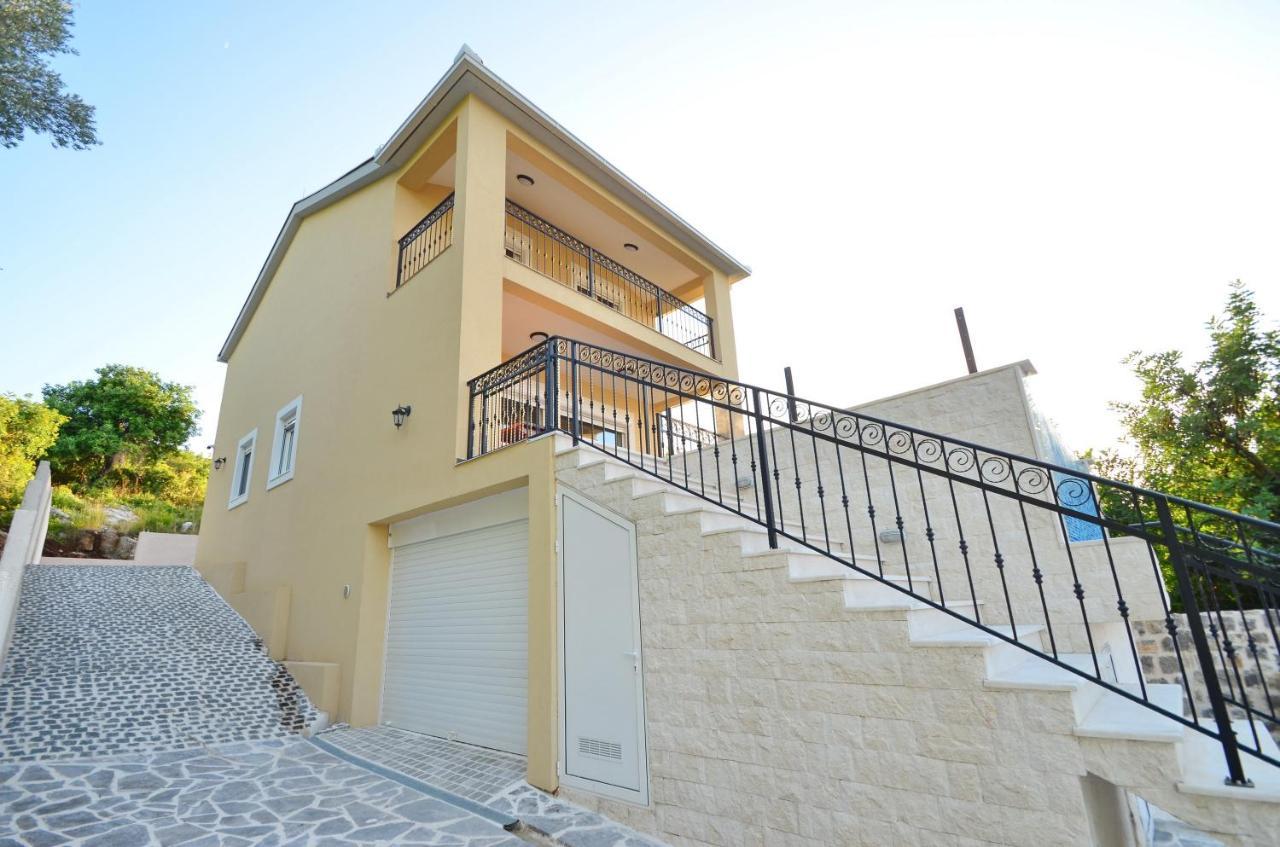 Leut Stone Residence Tivat Bagian luar foto