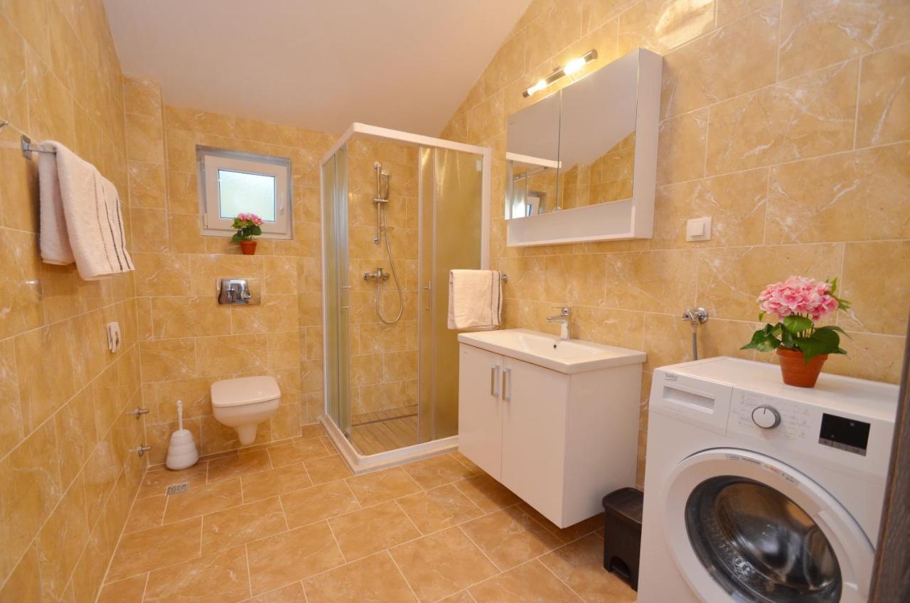 Leut Stone Residence Tivat Bagian luar foto