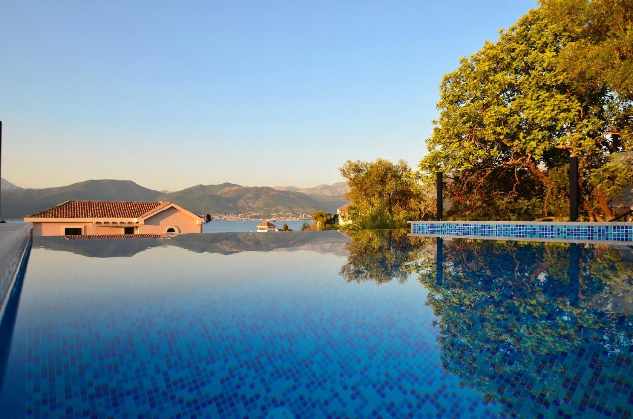 Leut Stone Residence Tivat Bagian luar foto