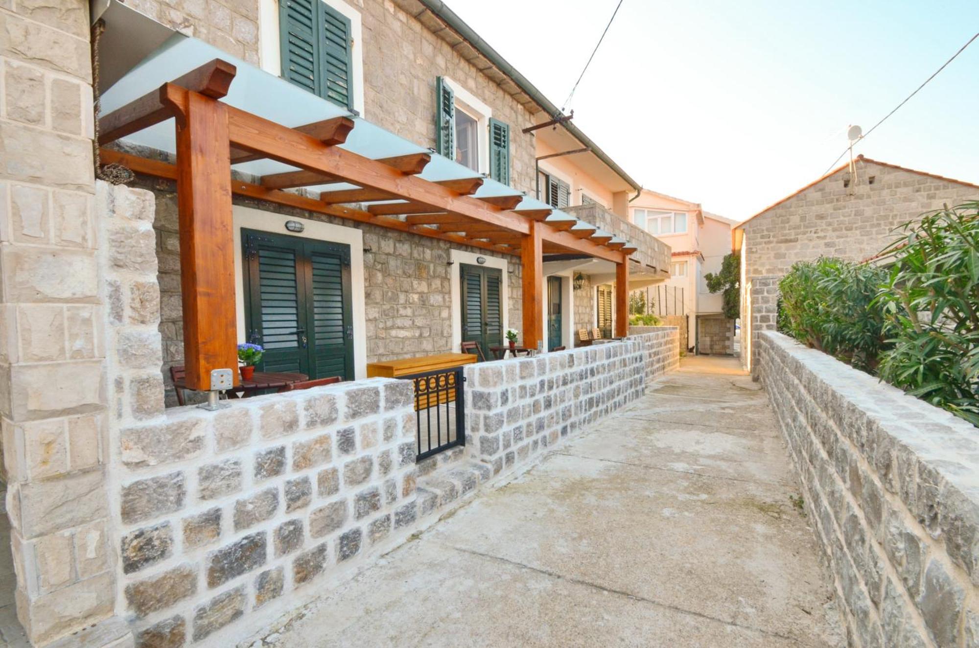 Leut Stone Residence Tivat Ruang foto