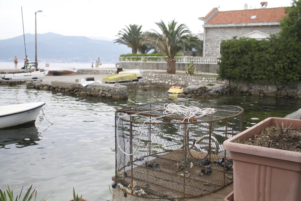 Leut Stone Residence Tivat Bagian luar foto